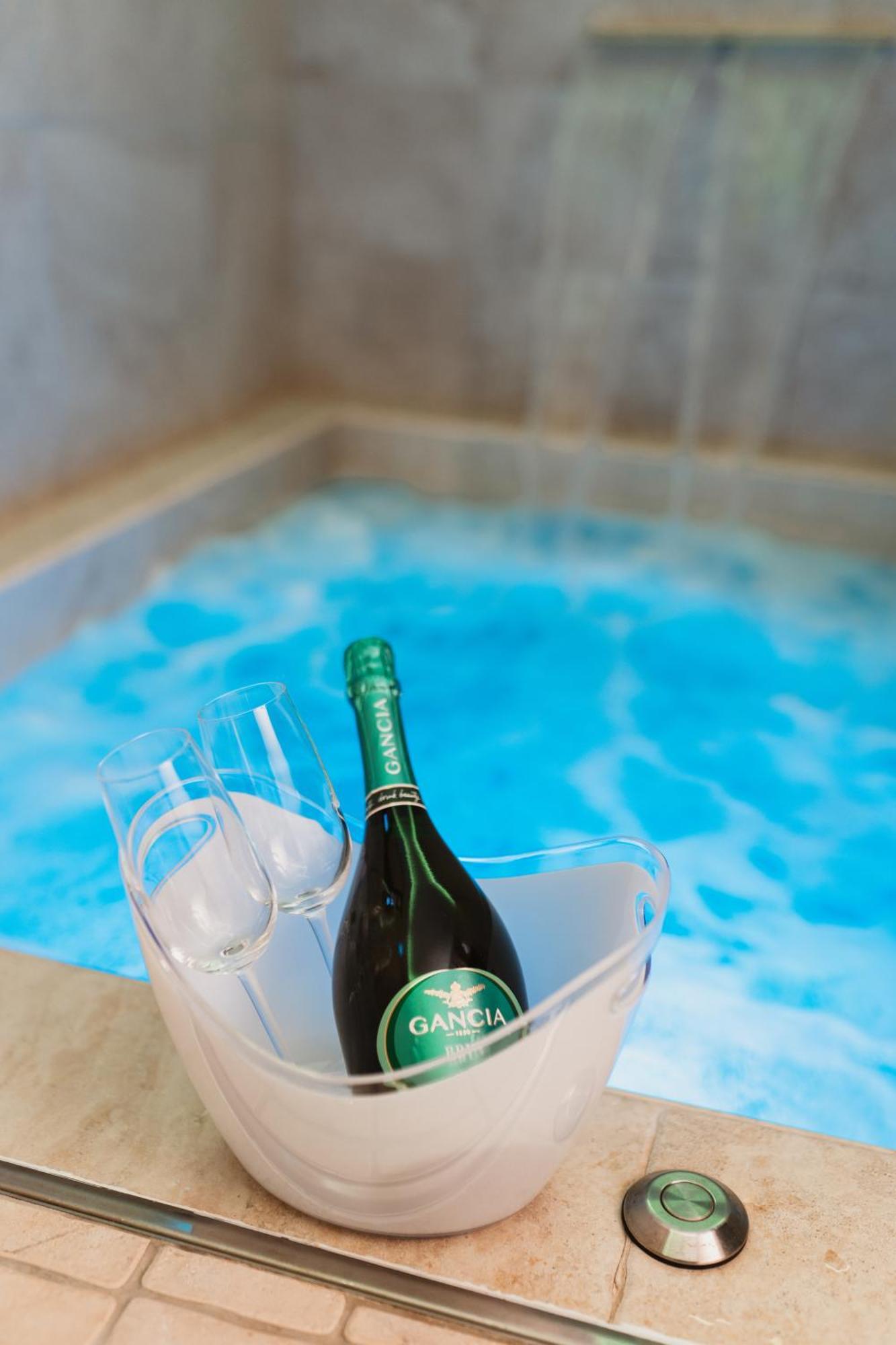 Luxuite Spa Con Piscina E Jacuzzi Alberobello Exteriör bild